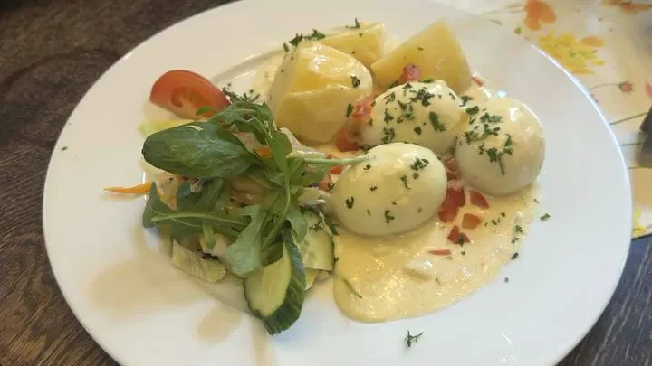 Senfeier, saisonales Gericht im Paddenwirt