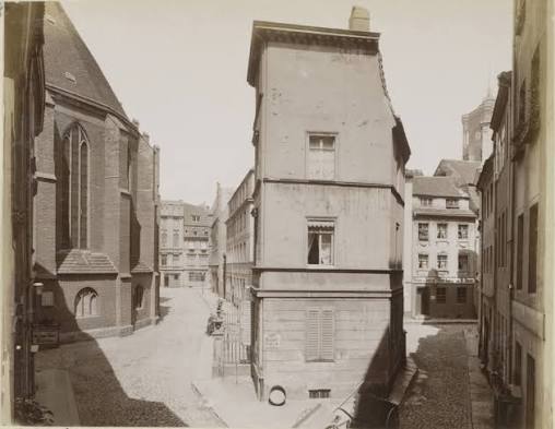 Historische Straßenszene im Nikolaiviertel um 1880