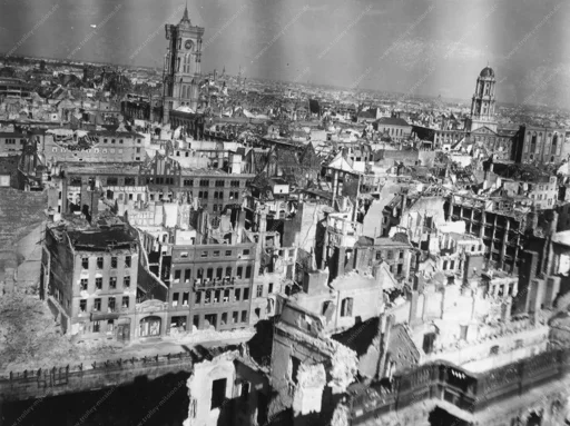 Luftaufnahme 1945: Das zerstörte Nikolaiviertel