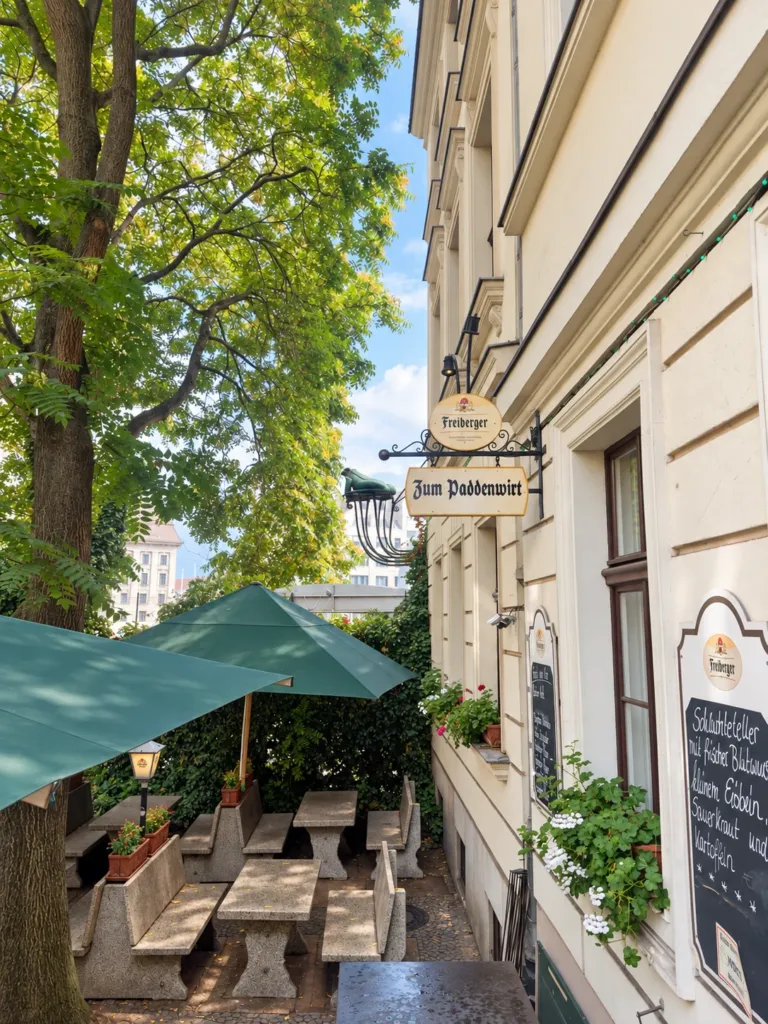 Biergarten des Restaurants Zum Paddenwirt im Berliner Nikolaiviertel